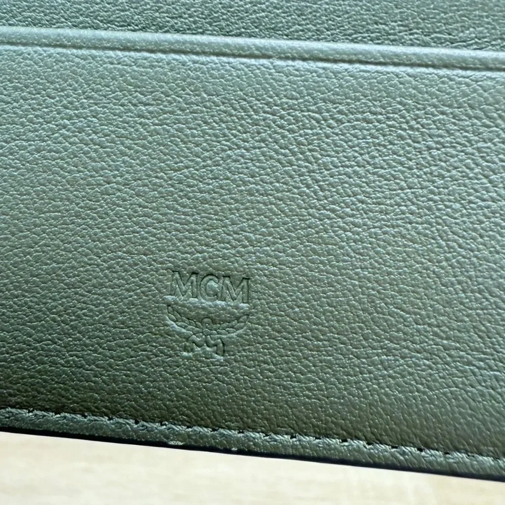 ❗️SOLD❗️MCM Green Leather Visetos Bifold with Money Clip - Picture 9 of 13